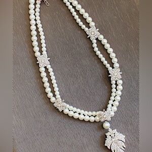 21” Faux Pearl Costume Jewelry Necklace with Rhinestones Detail And Pendant New